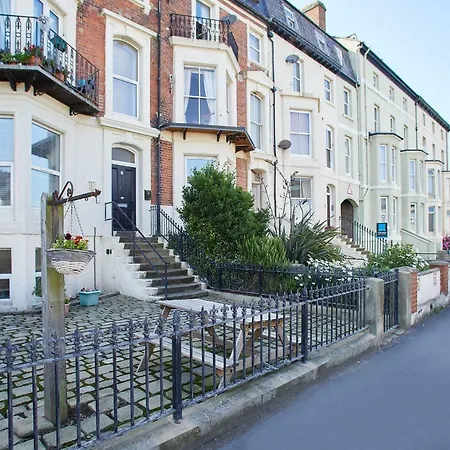 Host & - West Cliff View Whitby