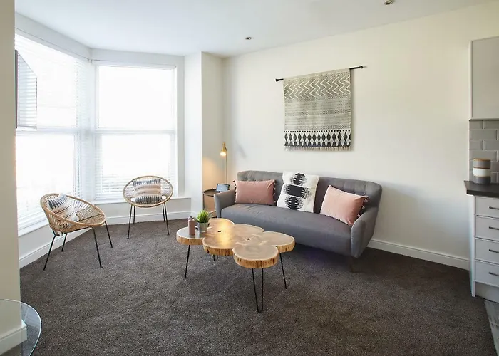 Host & - West Cliff View Apartament *